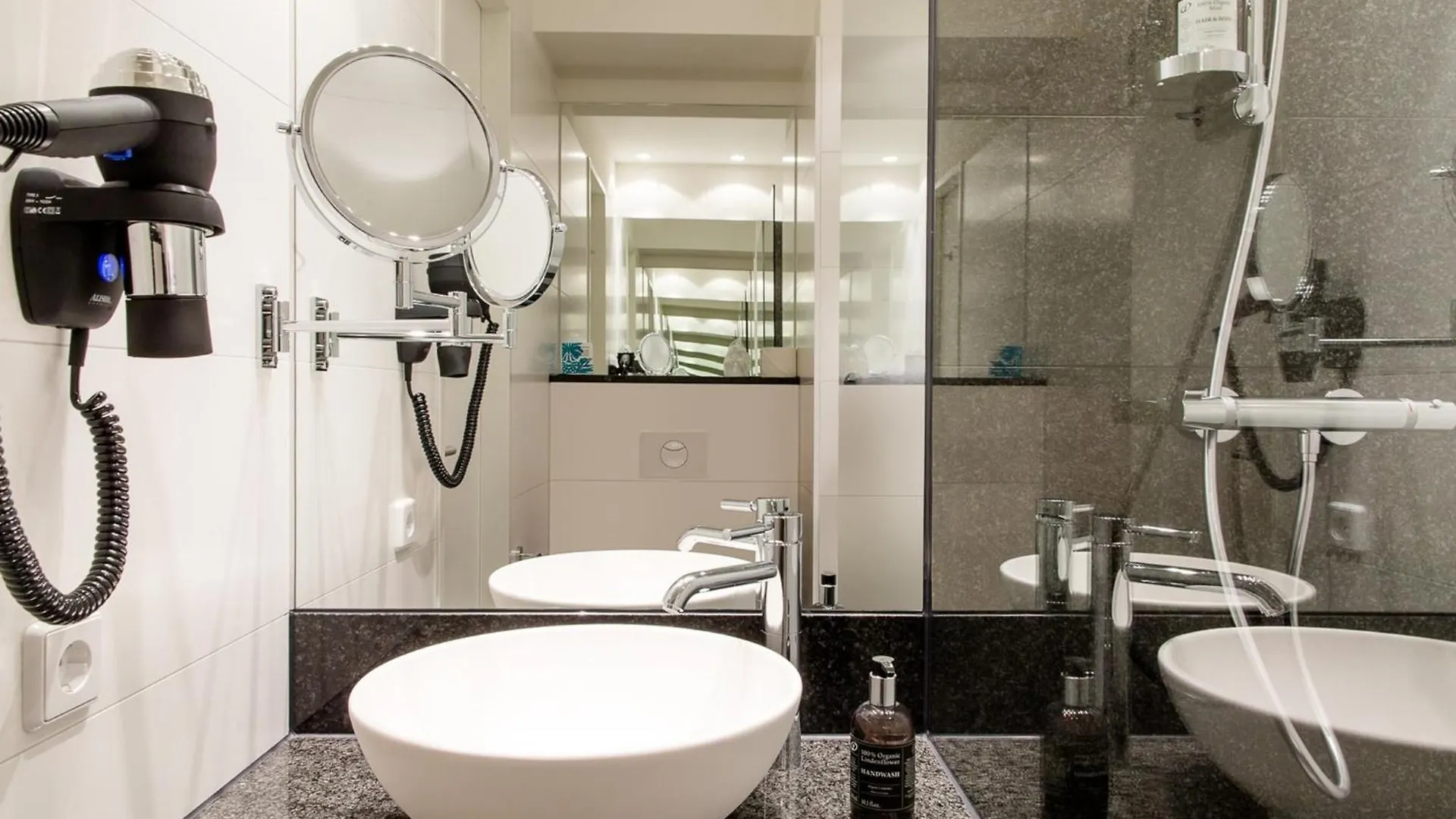 Motel One Amsterdam-Waterlooplein